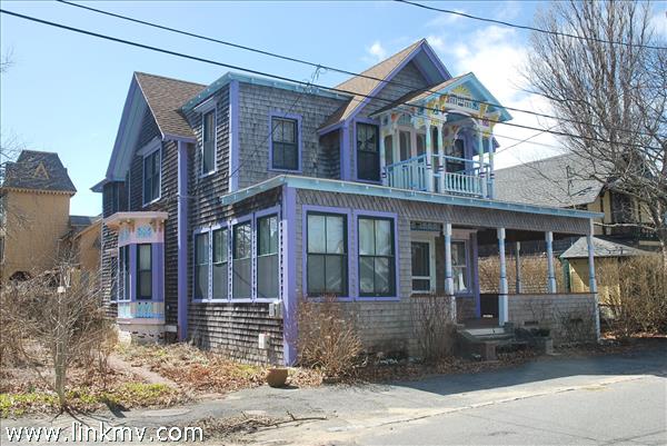 42 Narragansett Avenue, Oak Bluffs, MA