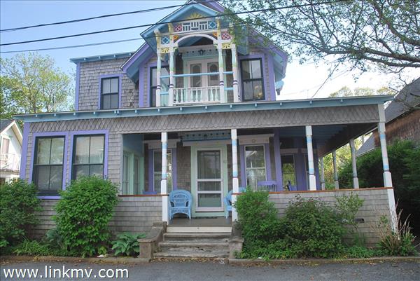 42 Narragansett Avenue, Oak Bluffs, MA