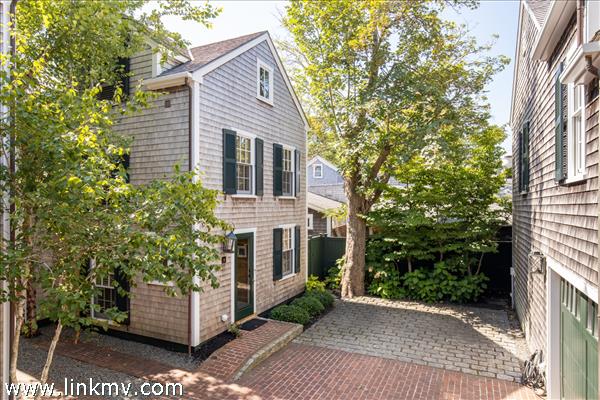 19 North Summer Street Edgartown MA